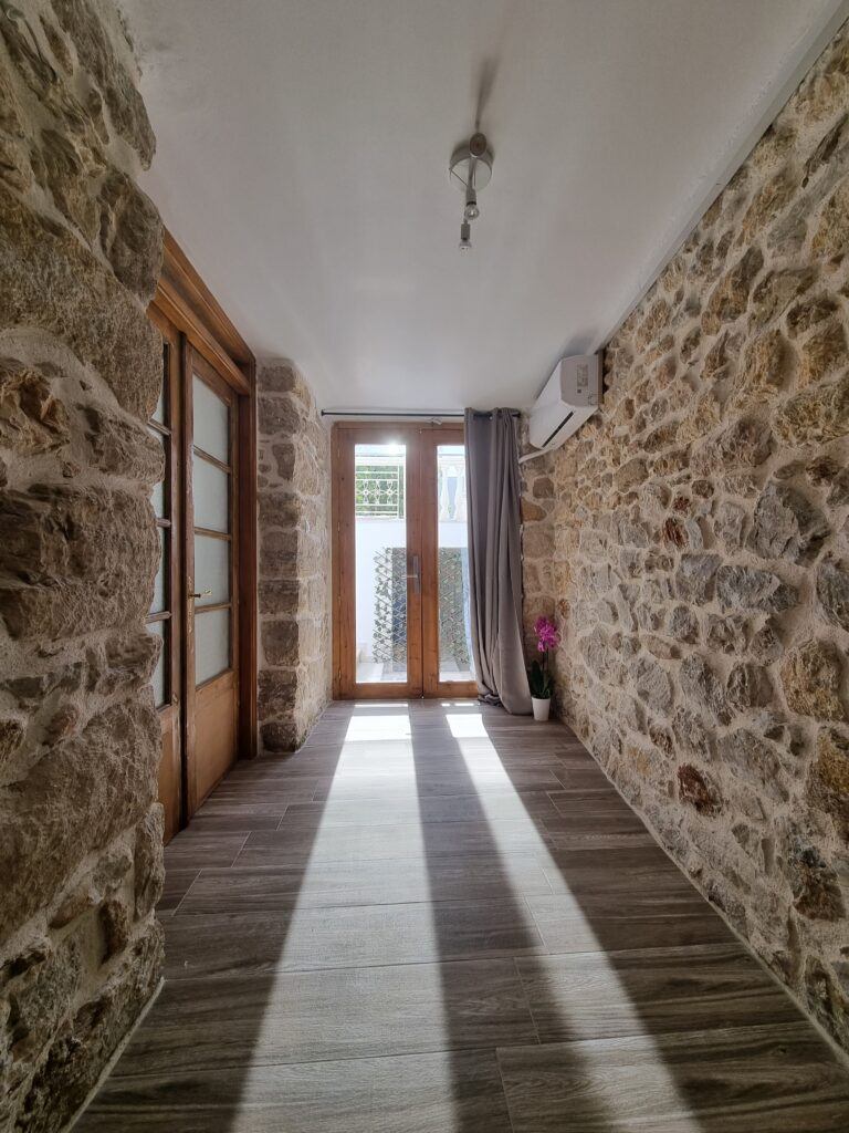 Hall Apartments & Rooms